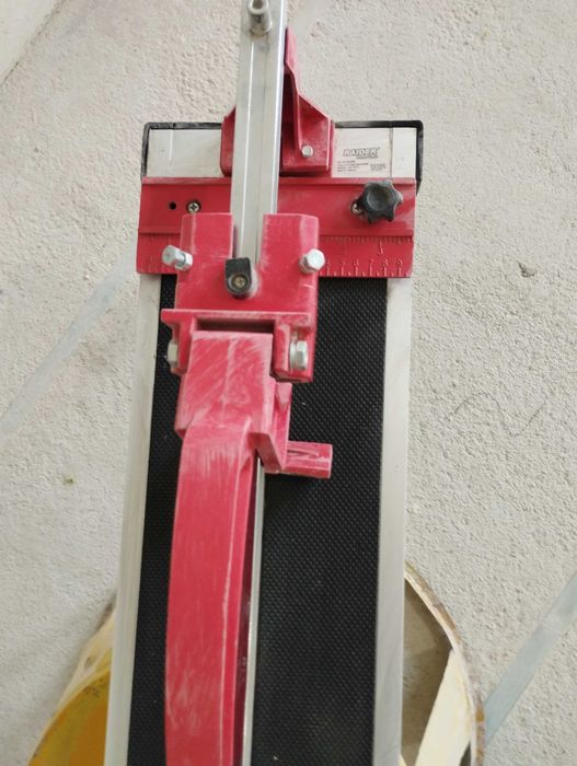 Машина за рязане на гранитогрес и фаянс.