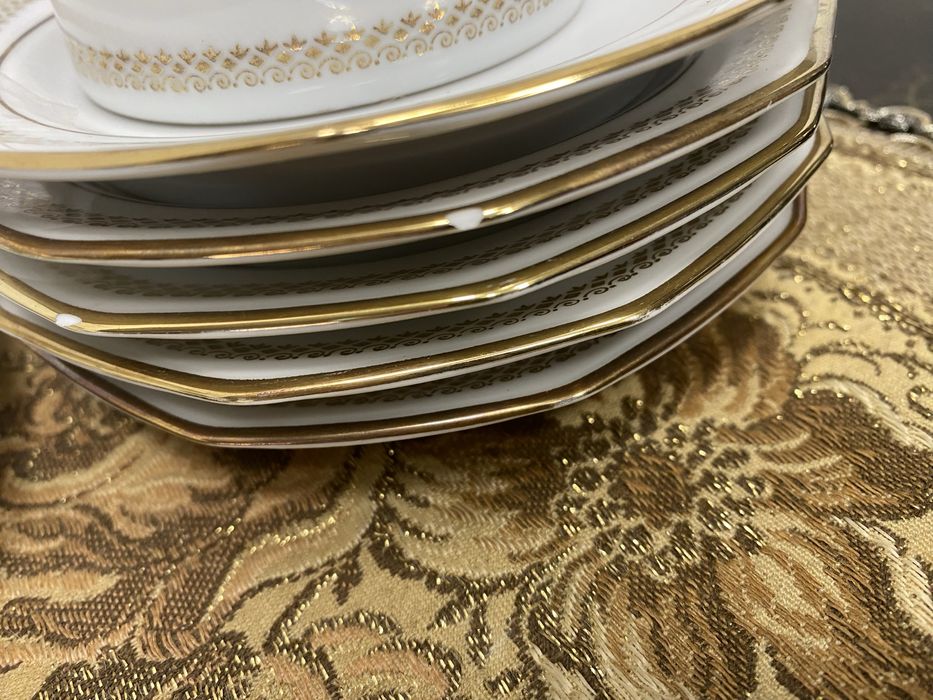 Порцеланов сервиз за кафе бавария със златни кантове