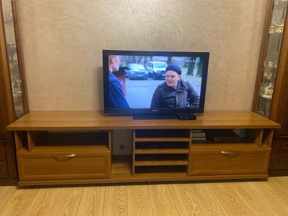Продам тумбу под телевизор