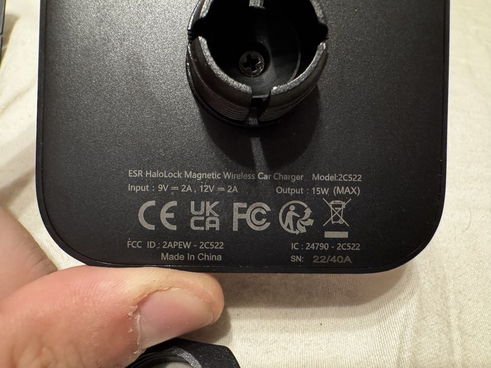 MagSafe стойка ESR за кола с безжично зареждане – оригинал