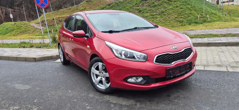 Kia Ceed 1.4i Navigatie Camera 6+1 viteze Scaune incalzite Senzori parcare