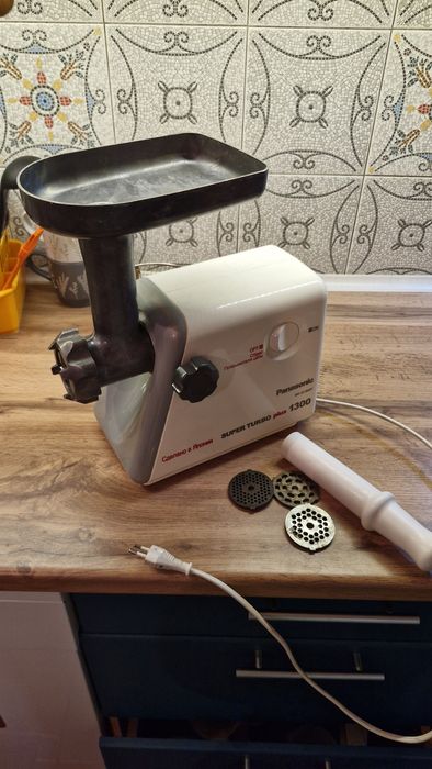 Мясорубка Panasonic mk-g1300p