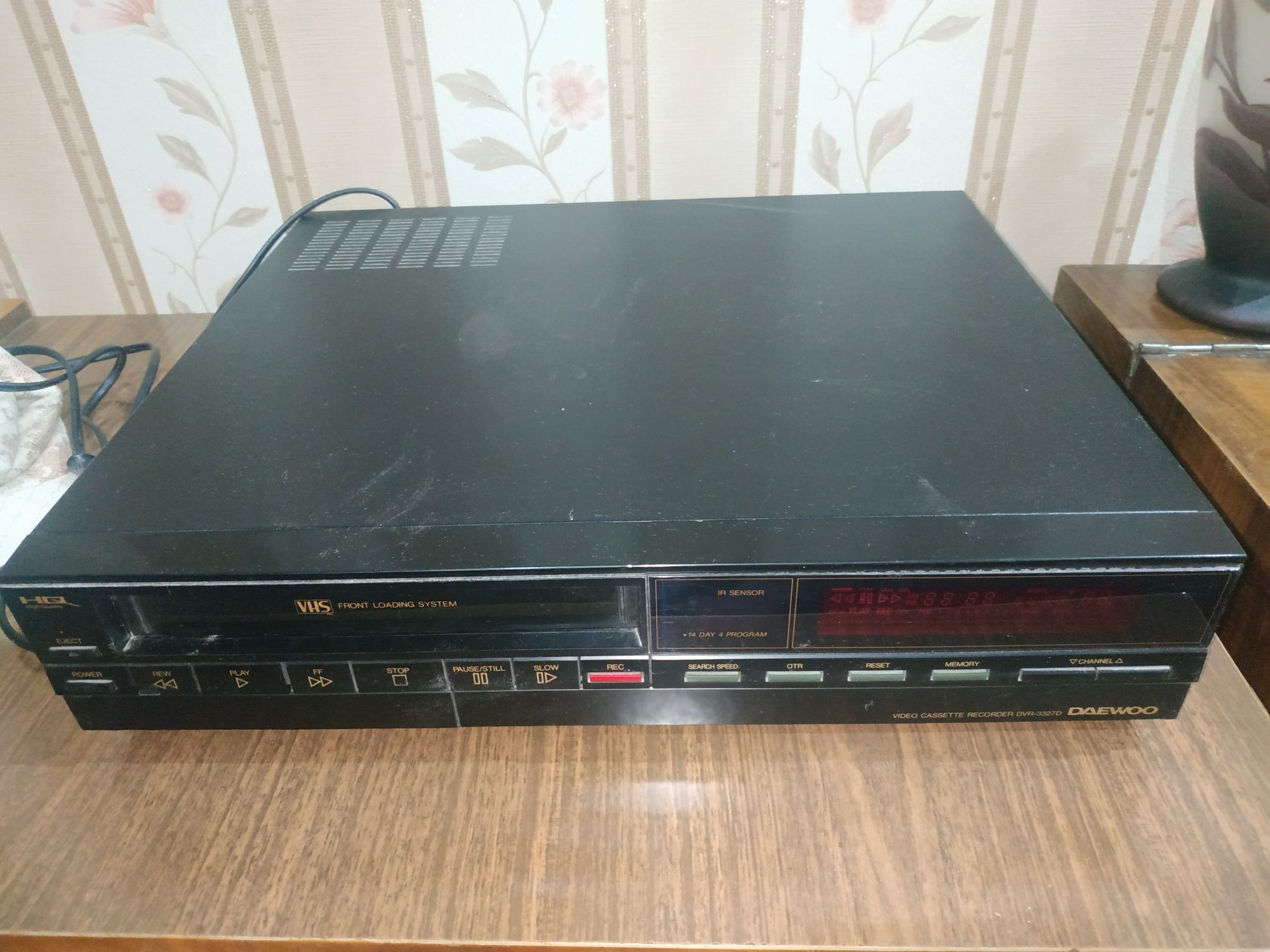 Видеомагнитофон DAEWOO DVR-3327D кассетный