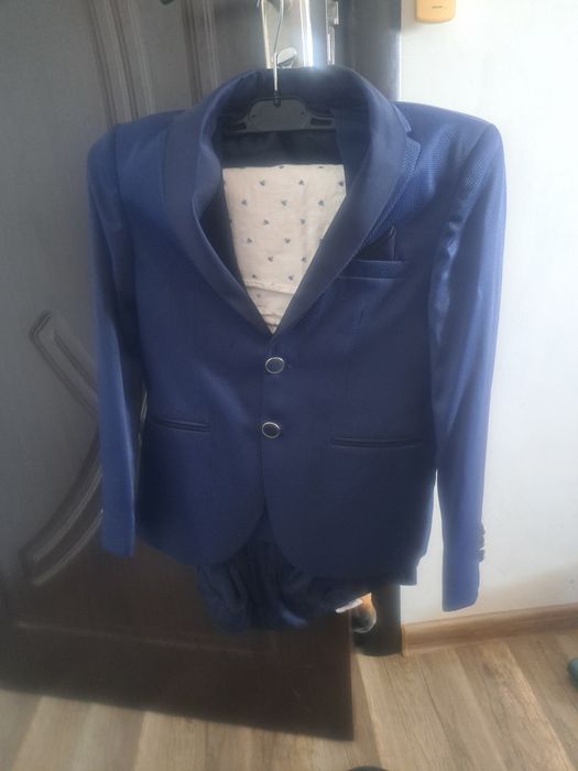 Детски  костюм за момче  8-9г