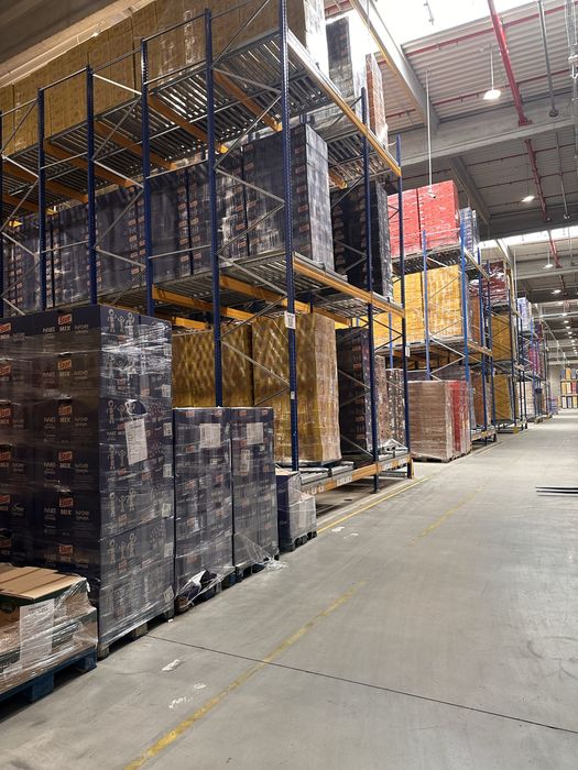 Rafturi metalice in stoc