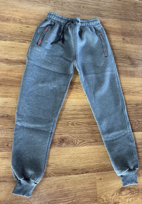 Мъжко,сиво,ватирано долнище Nike с ципове на джобовете