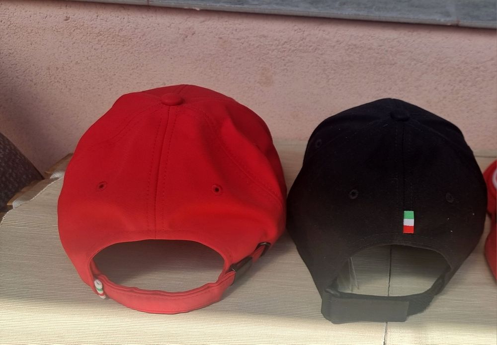 Оригинални Нови Шапки Ferrari