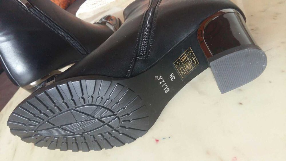 Дамски нови черни боти от изкуствена кожа, №38, отговарят на 37