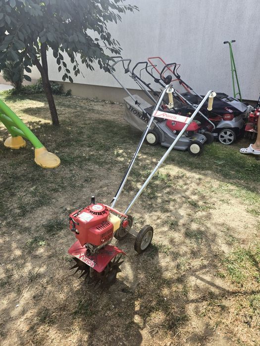 Vând 2 motocultoare Mantis pe benzină.