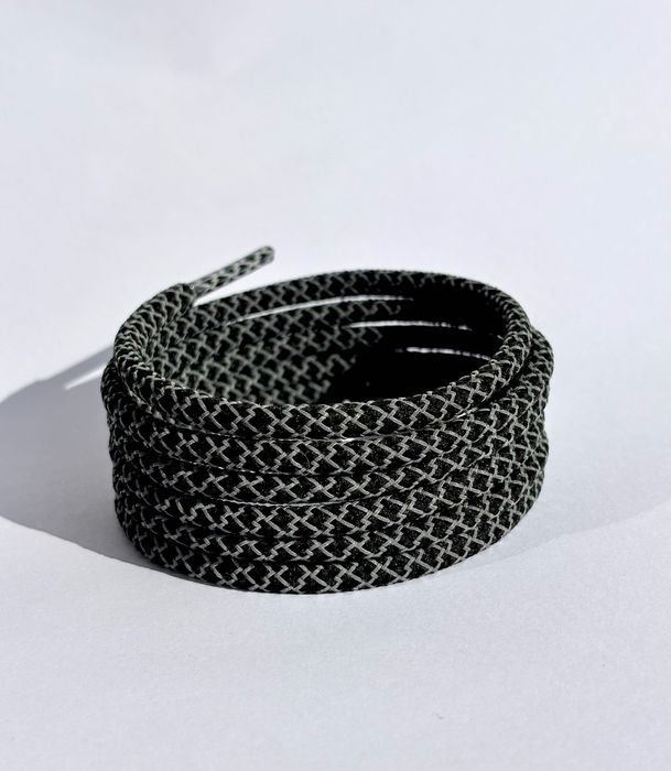 Светлоотразителни връзки за обувки – ярки и сигурни