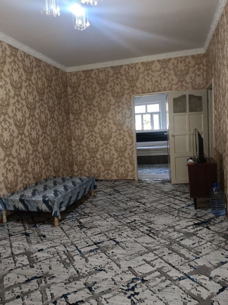 Beruniy metro yaqinidan kvartira bor student qizlarga va yigitlarga