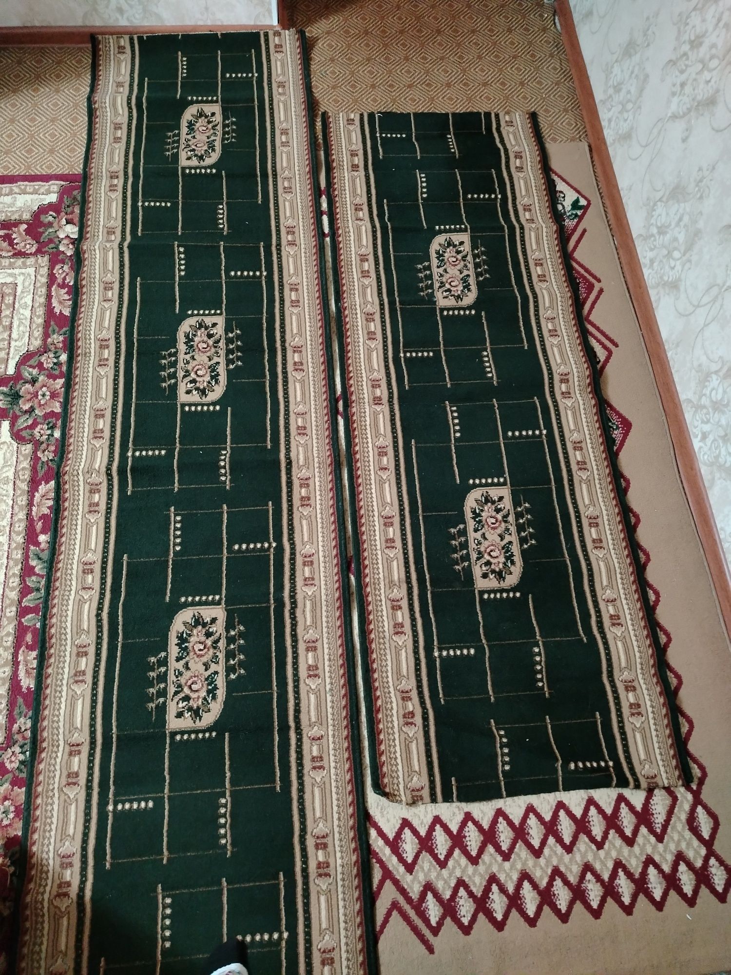Продаётся ковёр дорожка