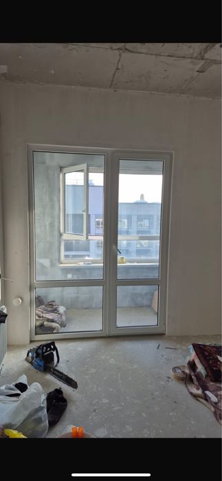 Продаётся новая металлопластиковая дверь с окном BI Groop