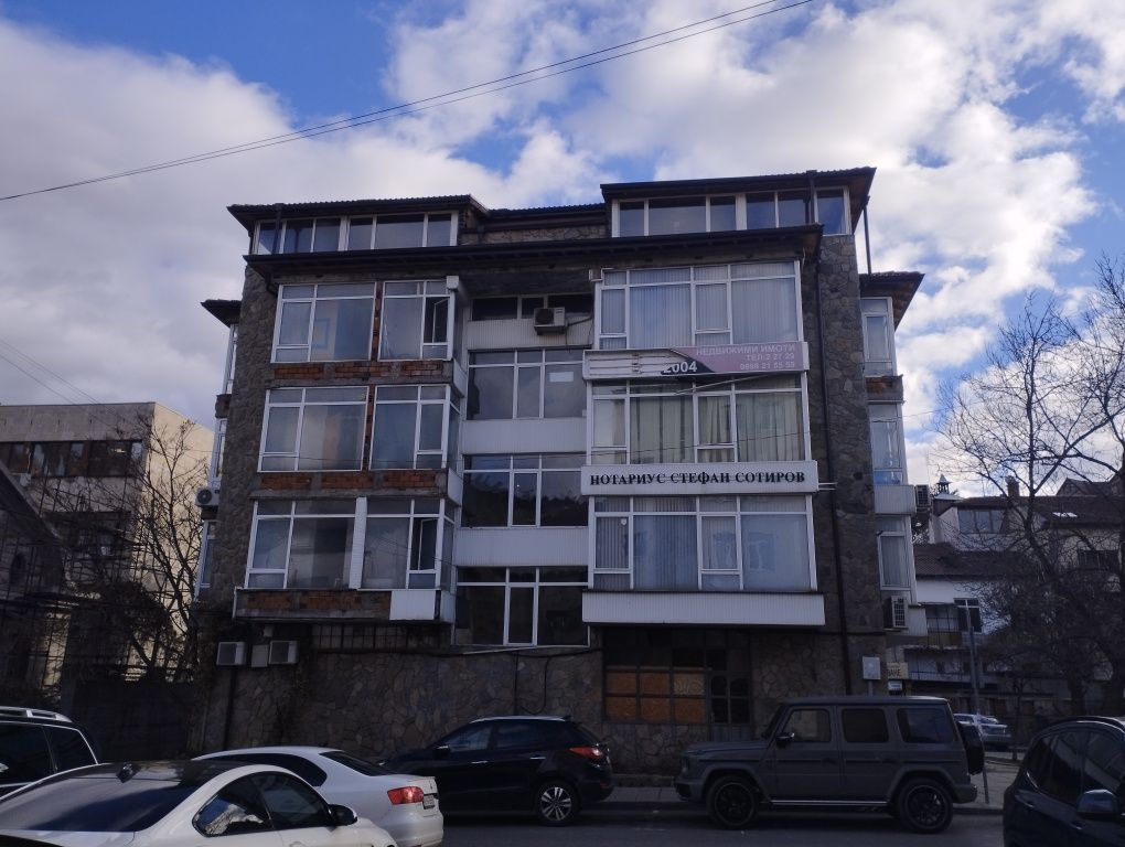 ПРОДАВА СЕ 5 етаж от пететажна административна сграда в Дупница
