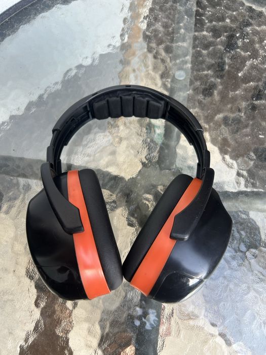 Casti Hellberg antifoane externe