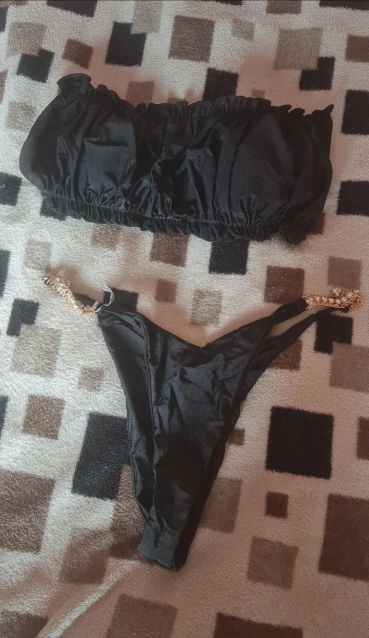 Costum de baie nou, L