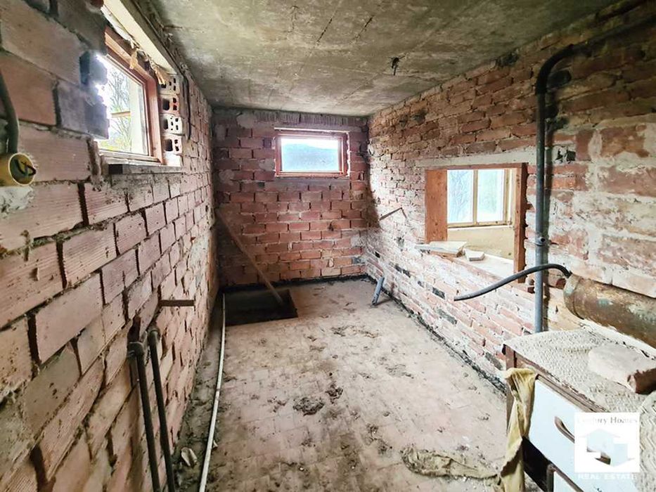 116252 Голям парцел с две къщи и плевня в с. Войнежа