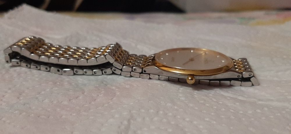 Продавам Масивен тънък часовник omega Работещо/внос от Швеция