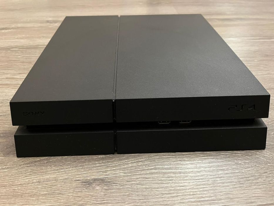 Продам пс4 в идеальном состоянии