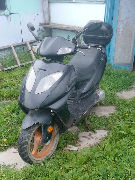 Продам два мопеда на большом мопеде 150кубов на маленьком 80