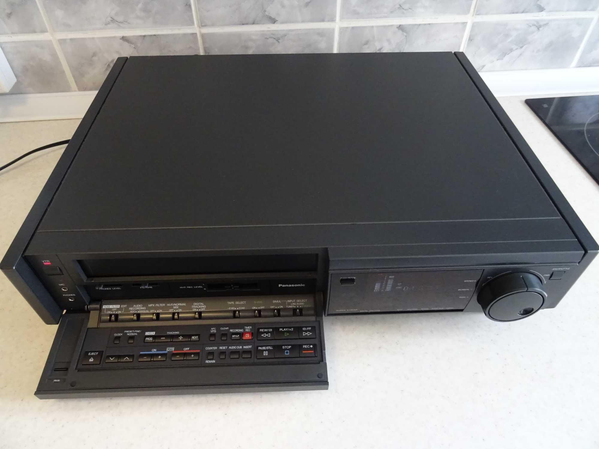 video recorder S-VHS Panasonic  NV FS 100 , HI-FI STEREO , 4 Capete