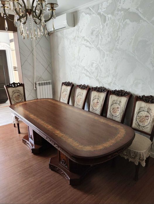 Продаётся стол со стульями