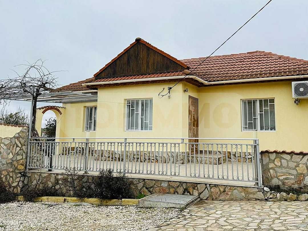 Реновирана къща в село Житница
