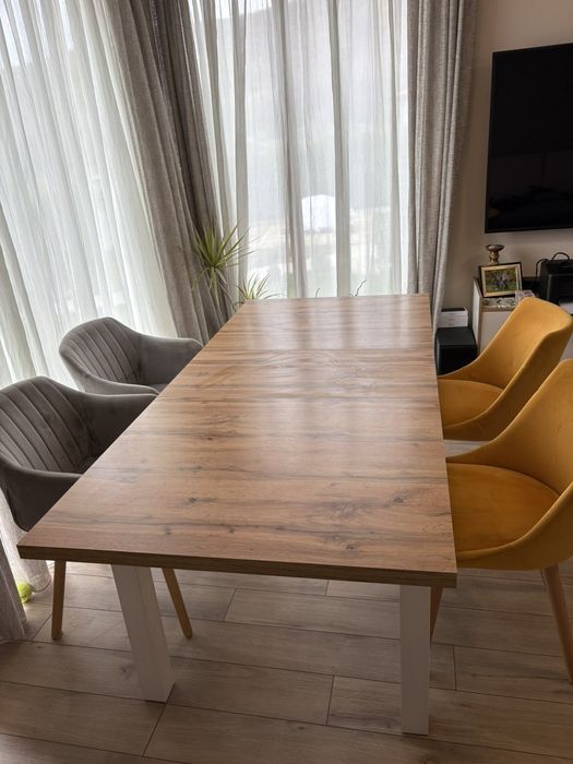 Продавам маса за хранене с 4 стола