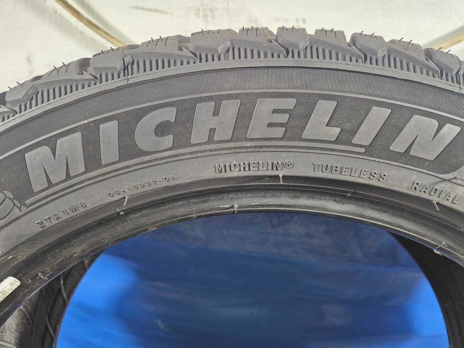 245/45/18 100v Michelin