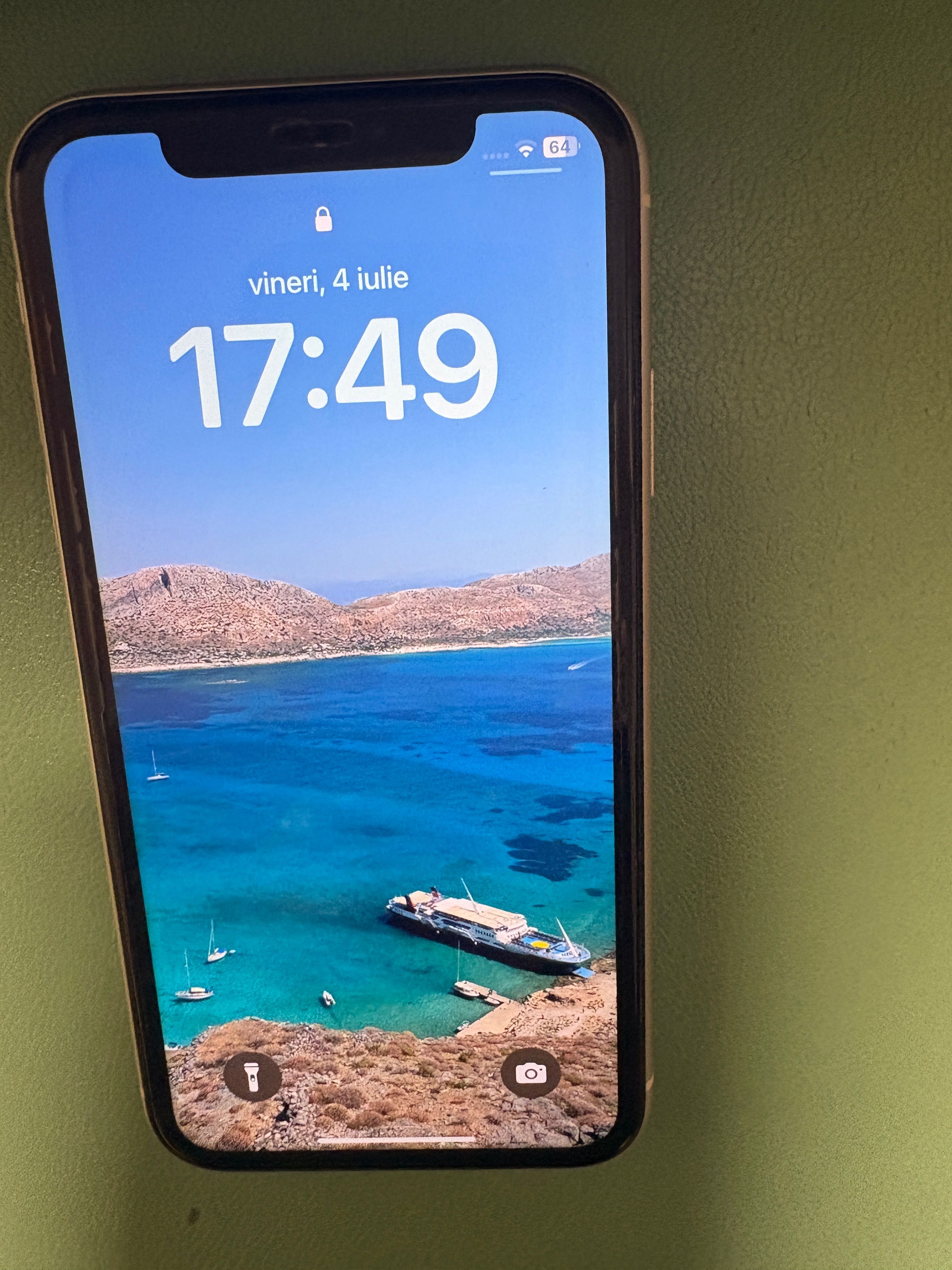 iPhone 11 alb în stare foarte buna