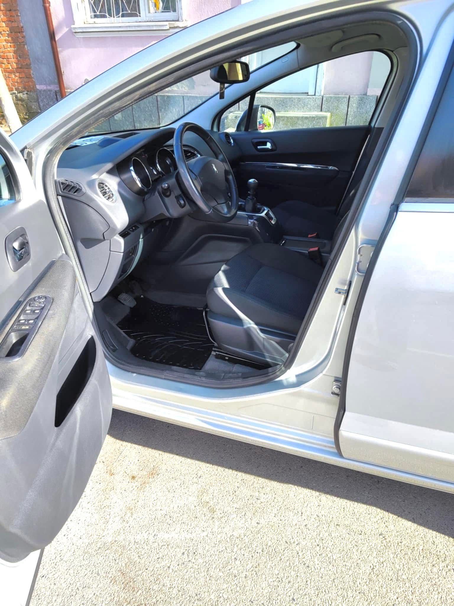 Продава се Peugeot 5008
