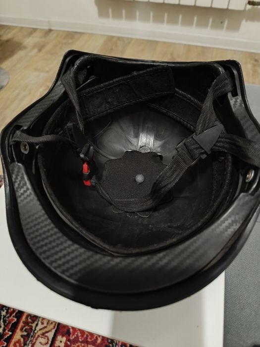 Продам чёрную защитную каску