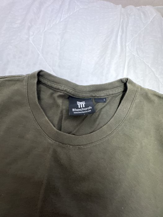 tricou cu culoarea inchisa  fenchurch perfect pentru o plimbare