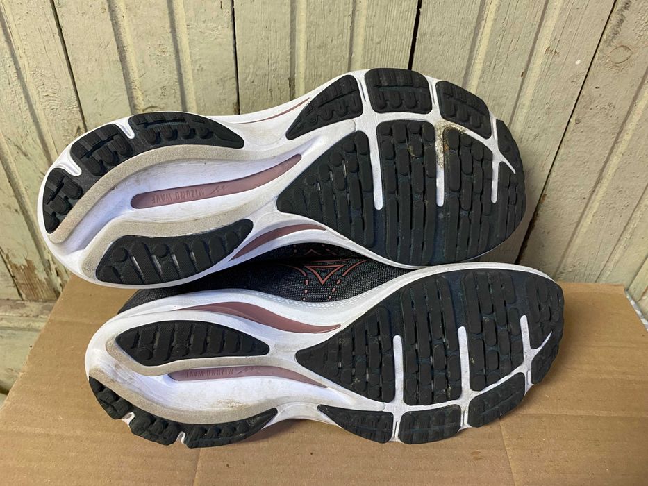 ''Mizuno Wave Rider 25''оригинални маратонки 38 номер