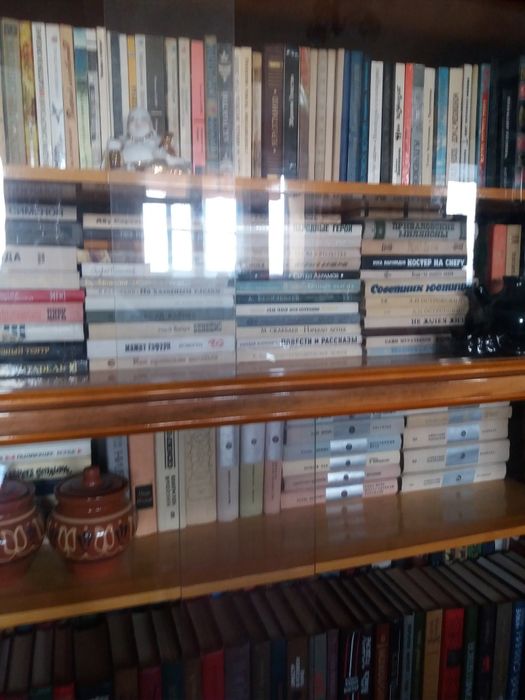 Распродаю книги разных советских и зарубежных писателей