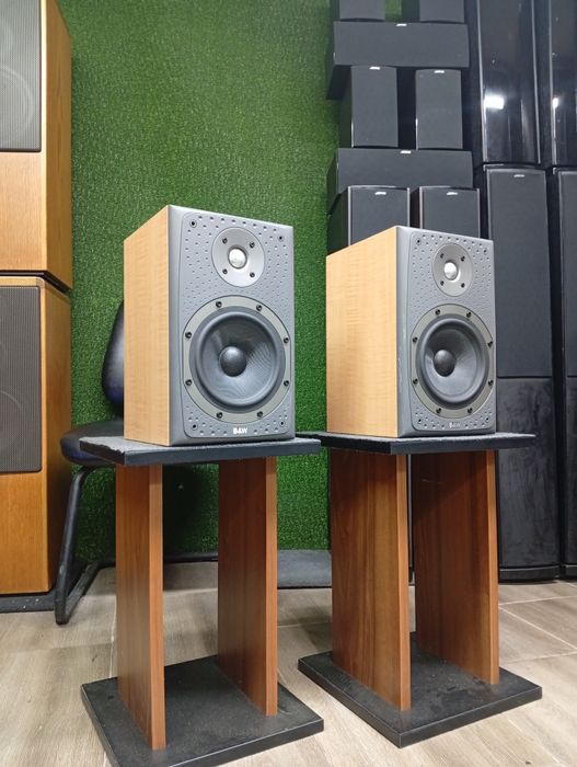 Букшелфи Bowers & Wilkins DM-303