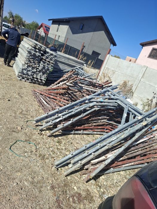 Închiriez schela și popii metalici