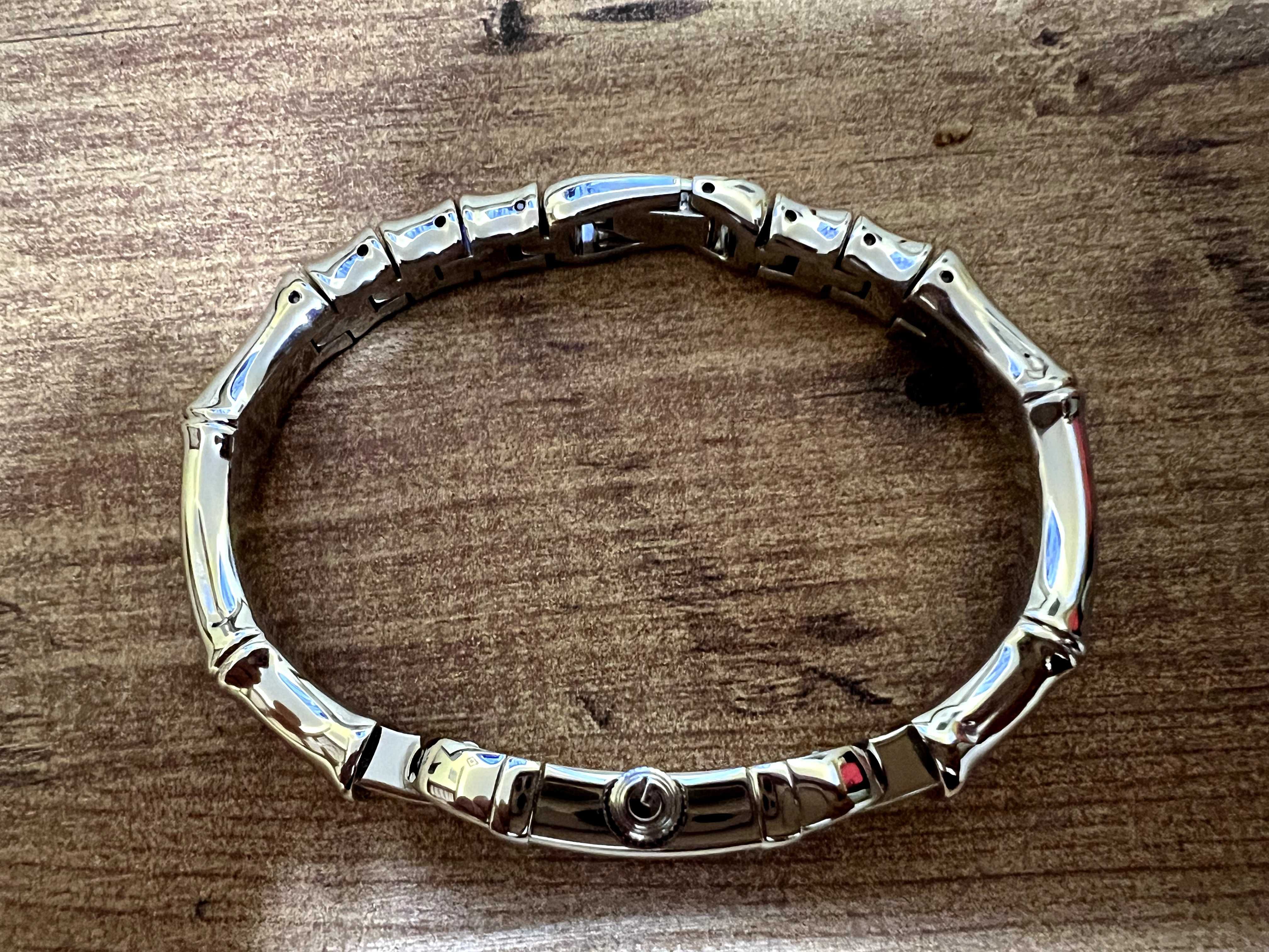 Продавам дамски часовник Gucci