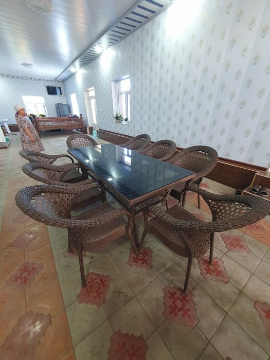 To'qilgan stol stullar