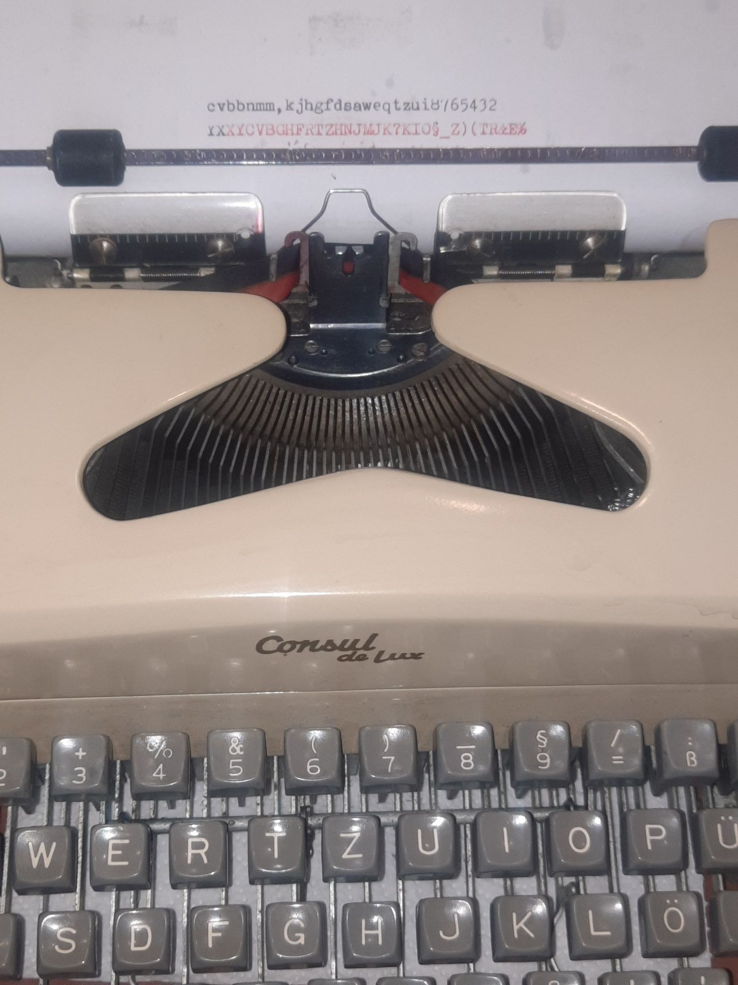 Mașină de scris Consul de Luxe  impecabilă