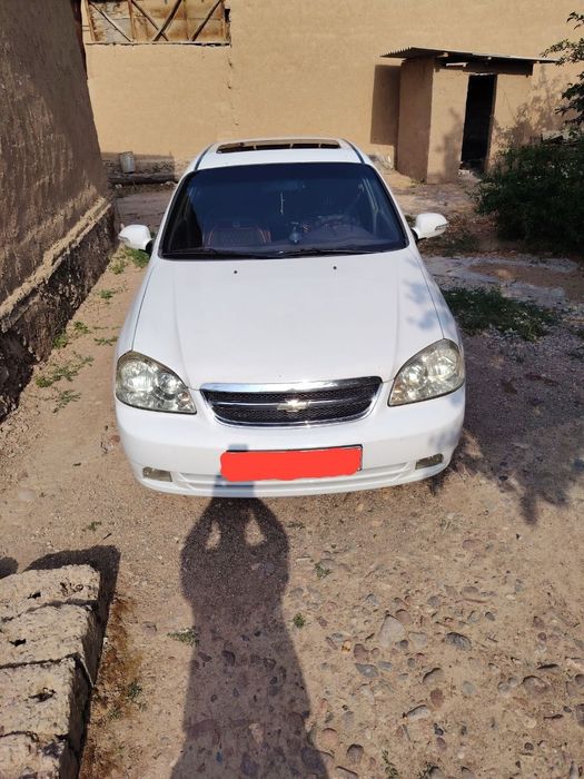 Автомобиль Лосетти