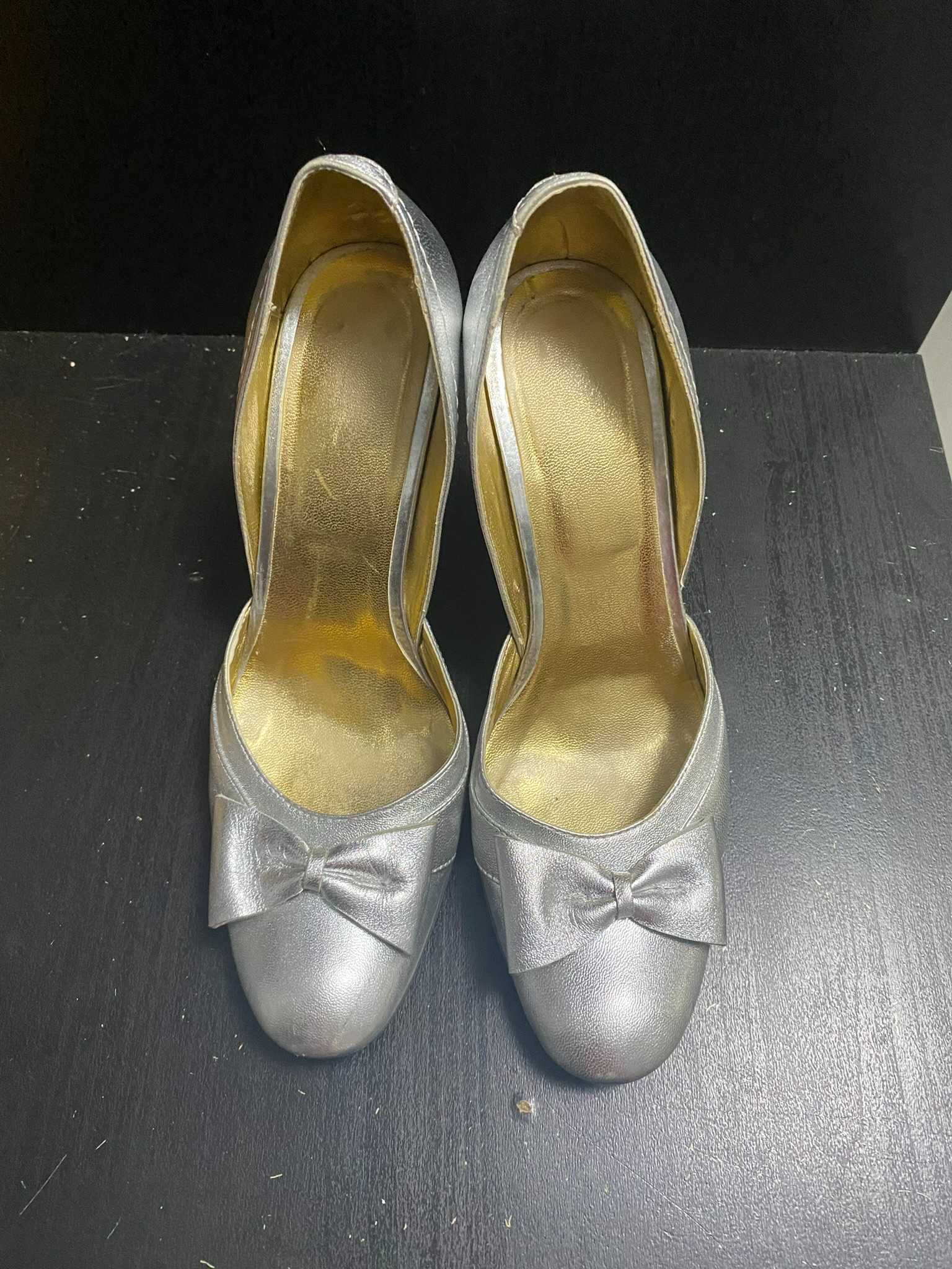 Pantofi argintii - Marime 36