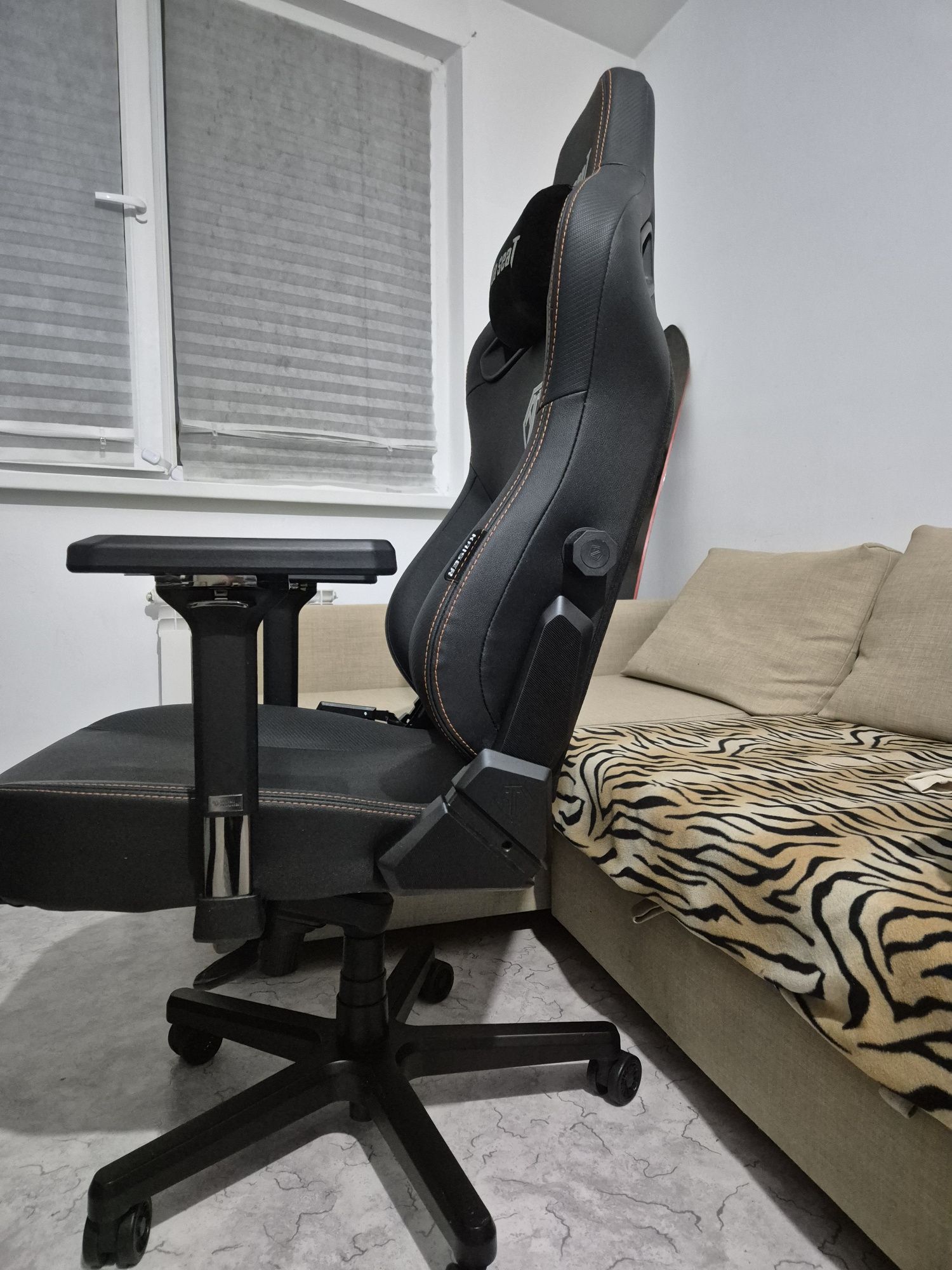Игровое кресло AndaSeat Kaiser 3 AD12YDC-XL-01-B-PVC, черный