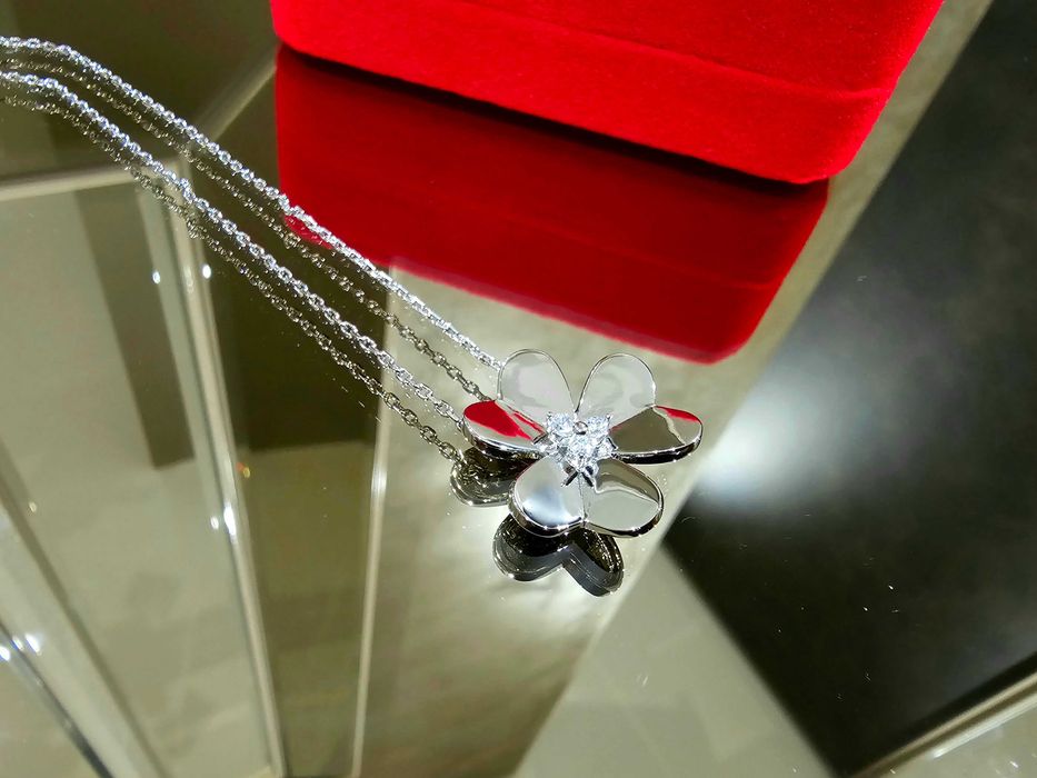 Van Cleef & Arpels VCA Silver Frivole Large Diamond Дамско Колие