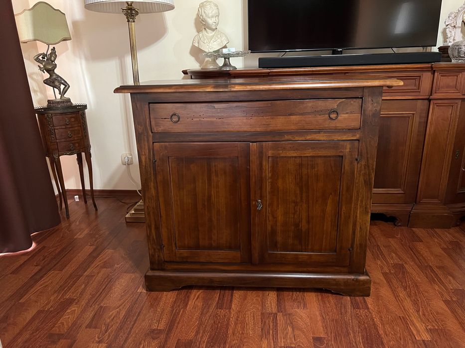 Старинен бюфет от орех Arte povera