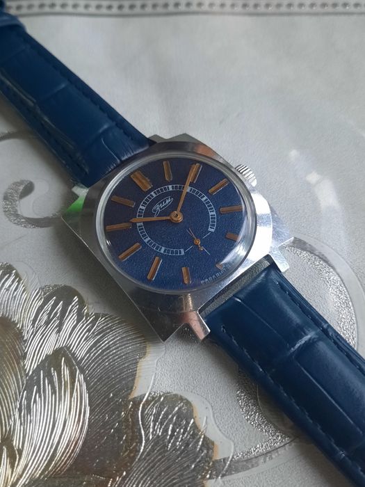 Продам часы Зим-16камней