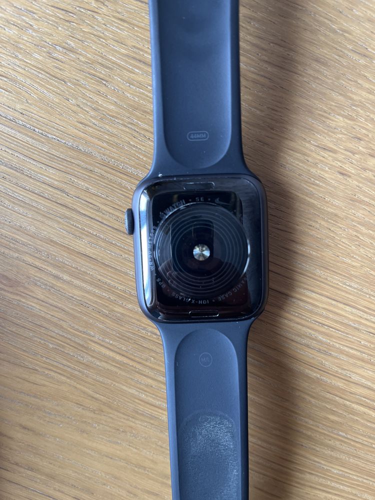 Apple Watch Nike SE, Space Gray, 44mm (defect/ pt piese)