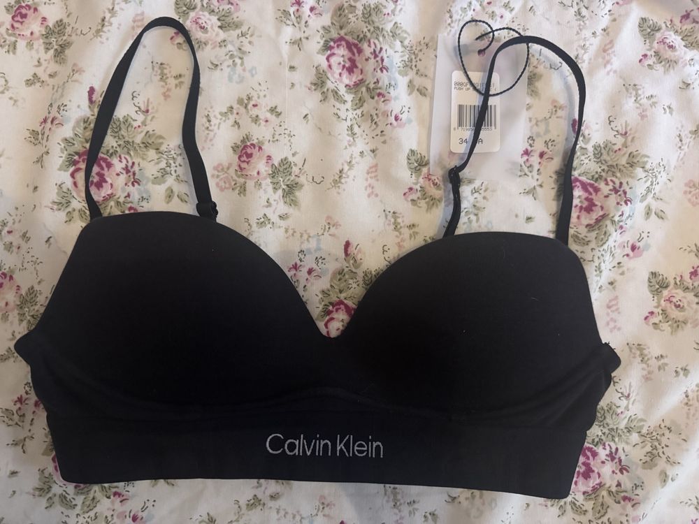 Сутиен на Calvin Clein