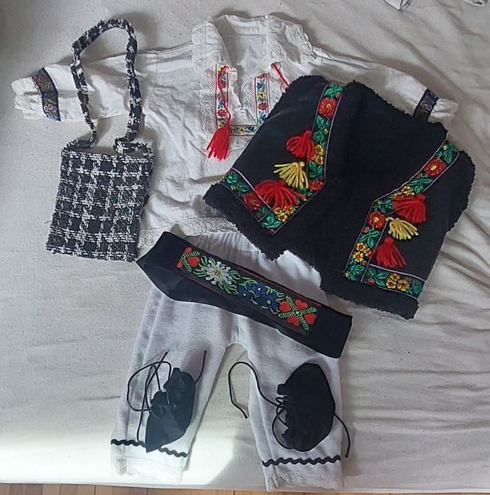 Costum popular complet pentru baietel 1-2 ani. Pentru baiat.
