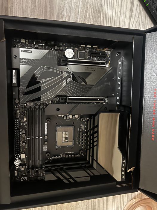 дънна платка Asus rog maximus z790 dark hero